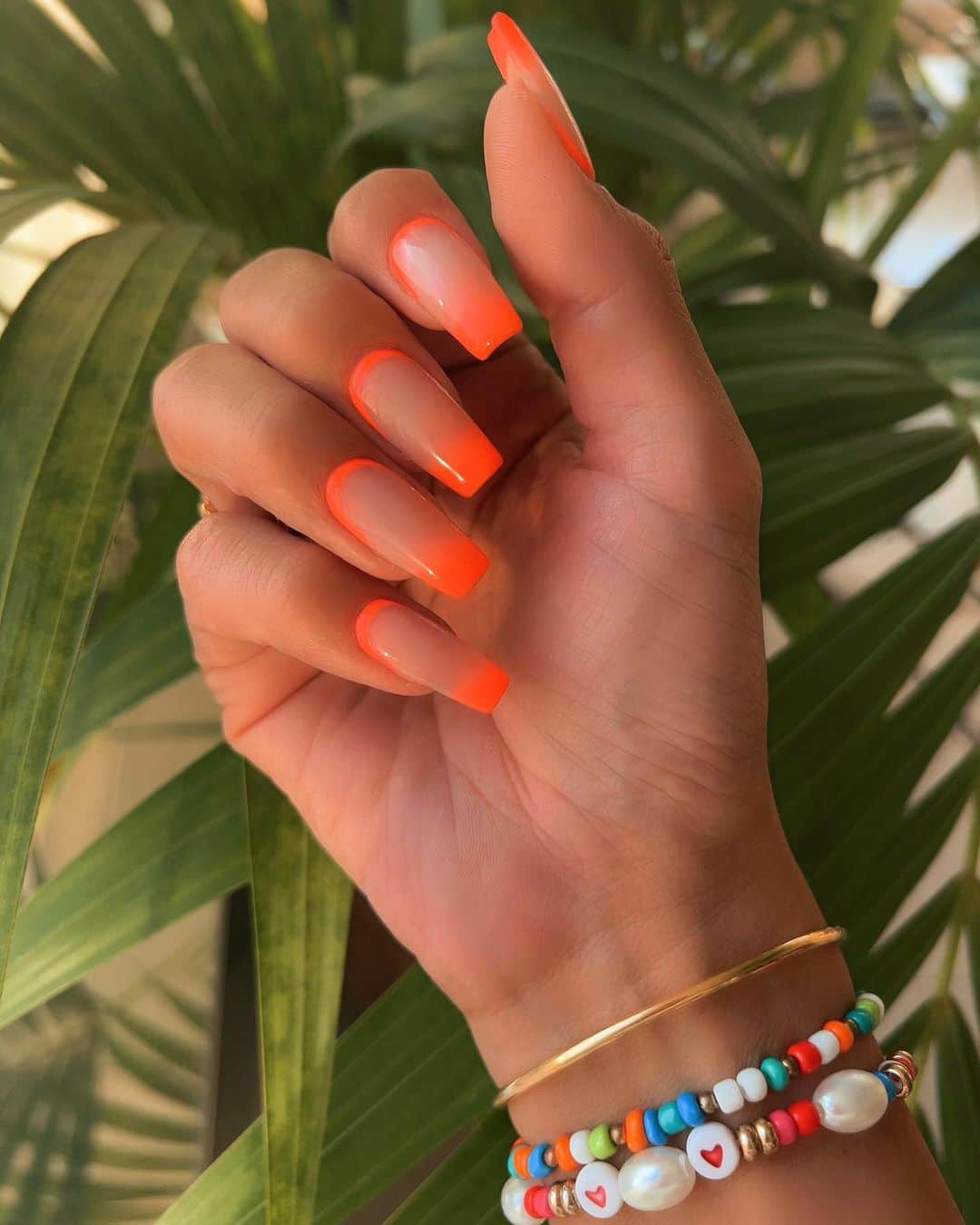 GENKINGのインスタグラム：「Orange vibes🍊🧡 ネオンオレンジに少しだけピンク混ぜるのが今の気分だった💅  #genkingnail  #nails」