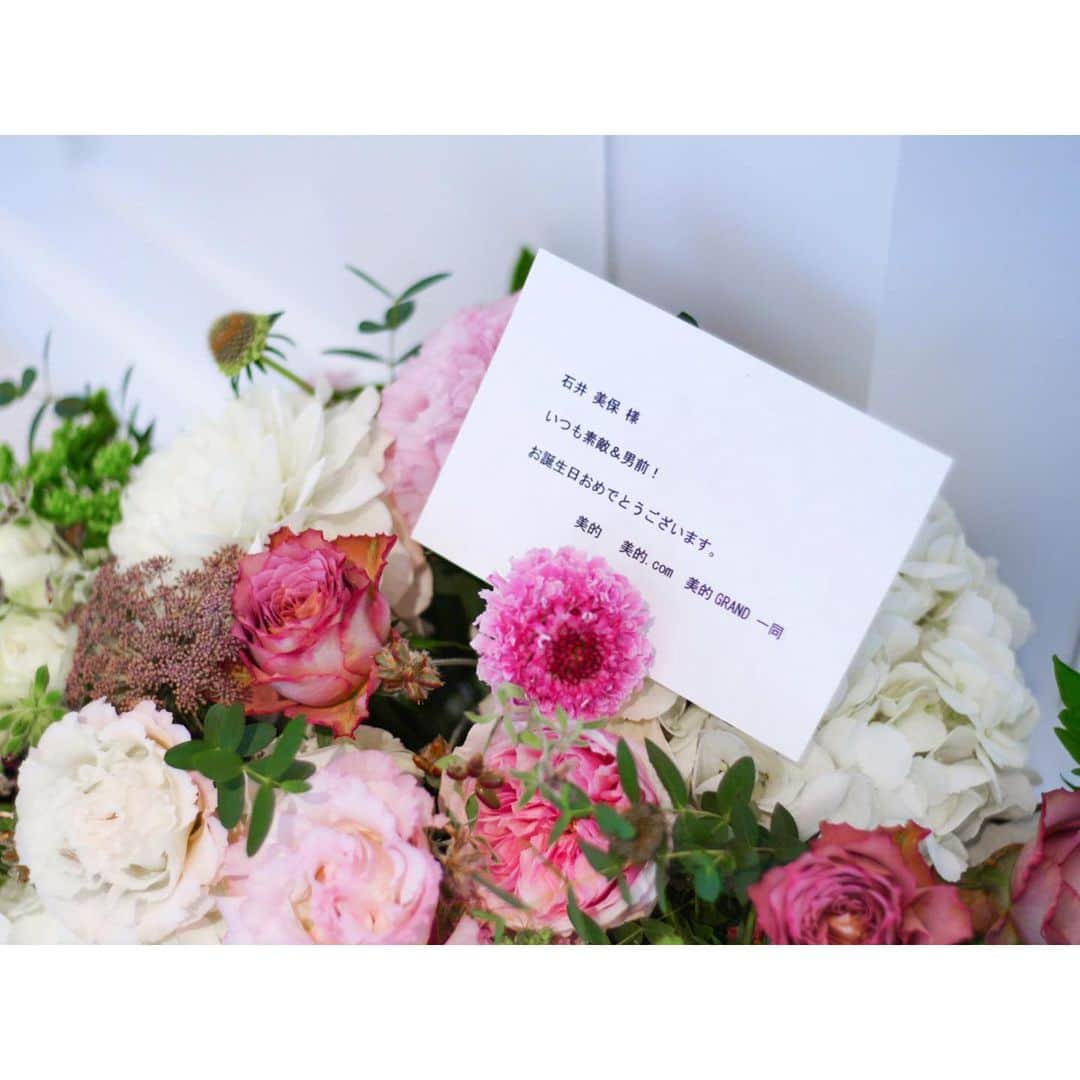 石井美保のインスタグラム：「男前😂😂 美的様、素敵なお花をありがとうございます。#美的」