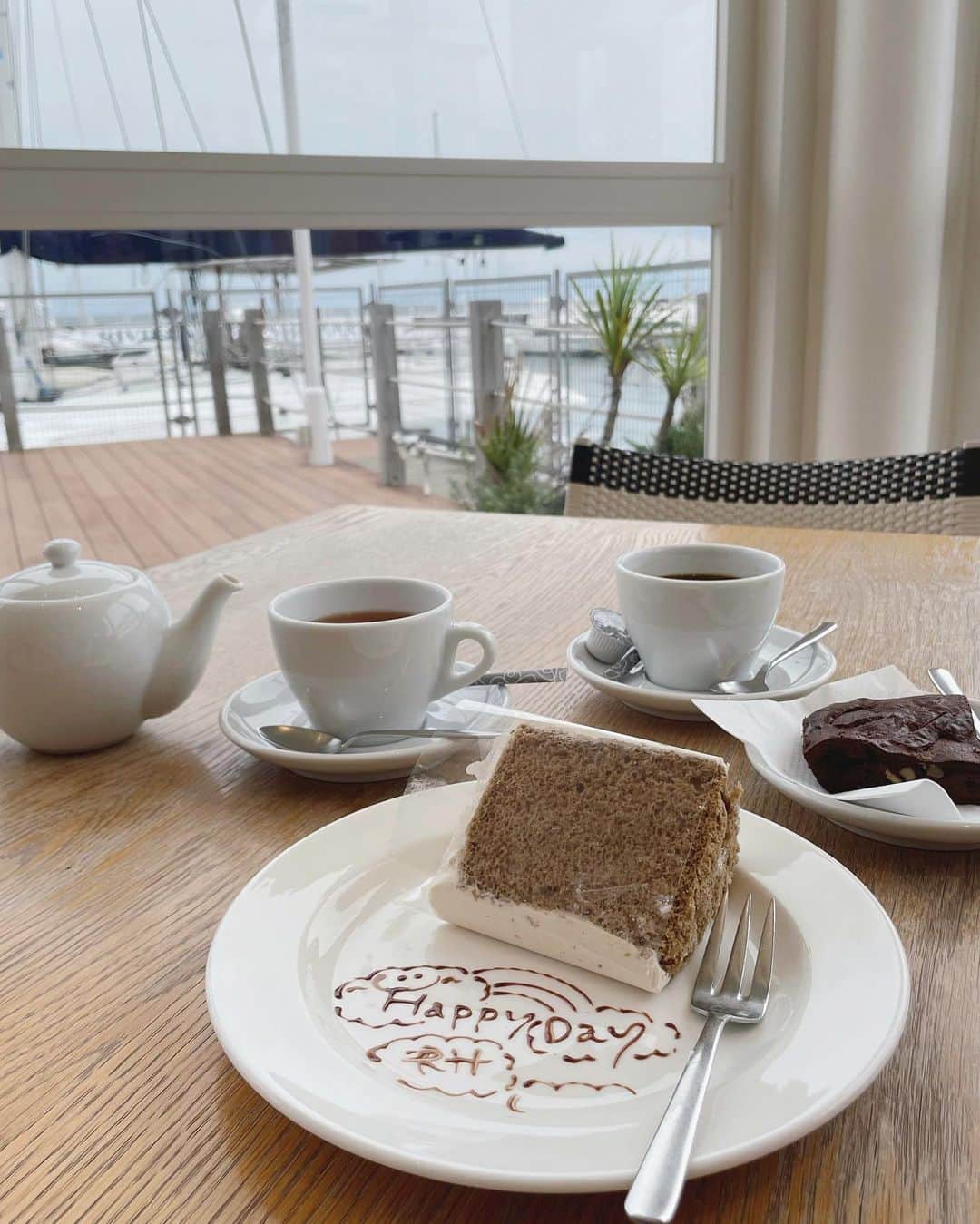 鈴元まいのインスタグラム：「紅茶のシフォンケーキおいしかった〜👼  #カフェ #逗子 #逗子カフェ #葉山 #葉山カフェ」