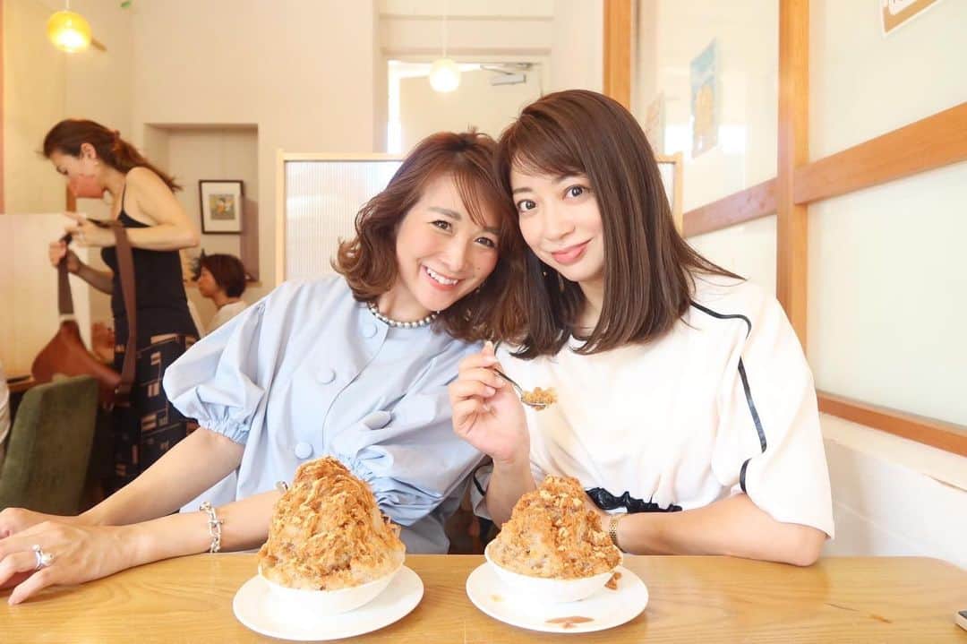 Mai Wakimizuのインスタグラム：「皆が食べてるのを見て行きたかったこはく。今年初カキ氷は、黒蜜きなこにわらび餅が入った"氷わらび"♡lunchの後だったのでキッズサイズにしてみたけどフルで全然イケた。笑 フットワークの軽すぎるjunちゃん&ataちゃんと♡また来週＼(^o^)／ #wakkingourmet#和菓子こはく#こはく#西宮」