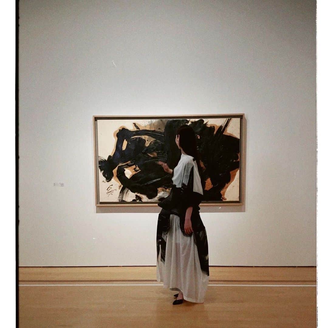 中条あやみのインスタグラム：「「モネからリヒターへ　新収蔵作品を中心に」  アートの見方や感じ方、知識は本当に深すぎて私はまだまだですが改めて色んなものを見て知りたいなと思いました  #美術手帖」