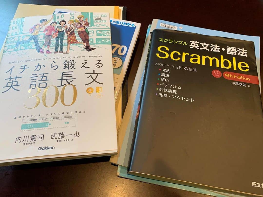 小倉優子のインスタグラム：「今日は、英語からやっています✨✨  長文を読むには、もっと単語を入れて文法もしっかりやらなきゃと感じています❗️❗️❗️  夏が終わるまでに基礎をしっかりしておきたいです🙏🏻🌟」