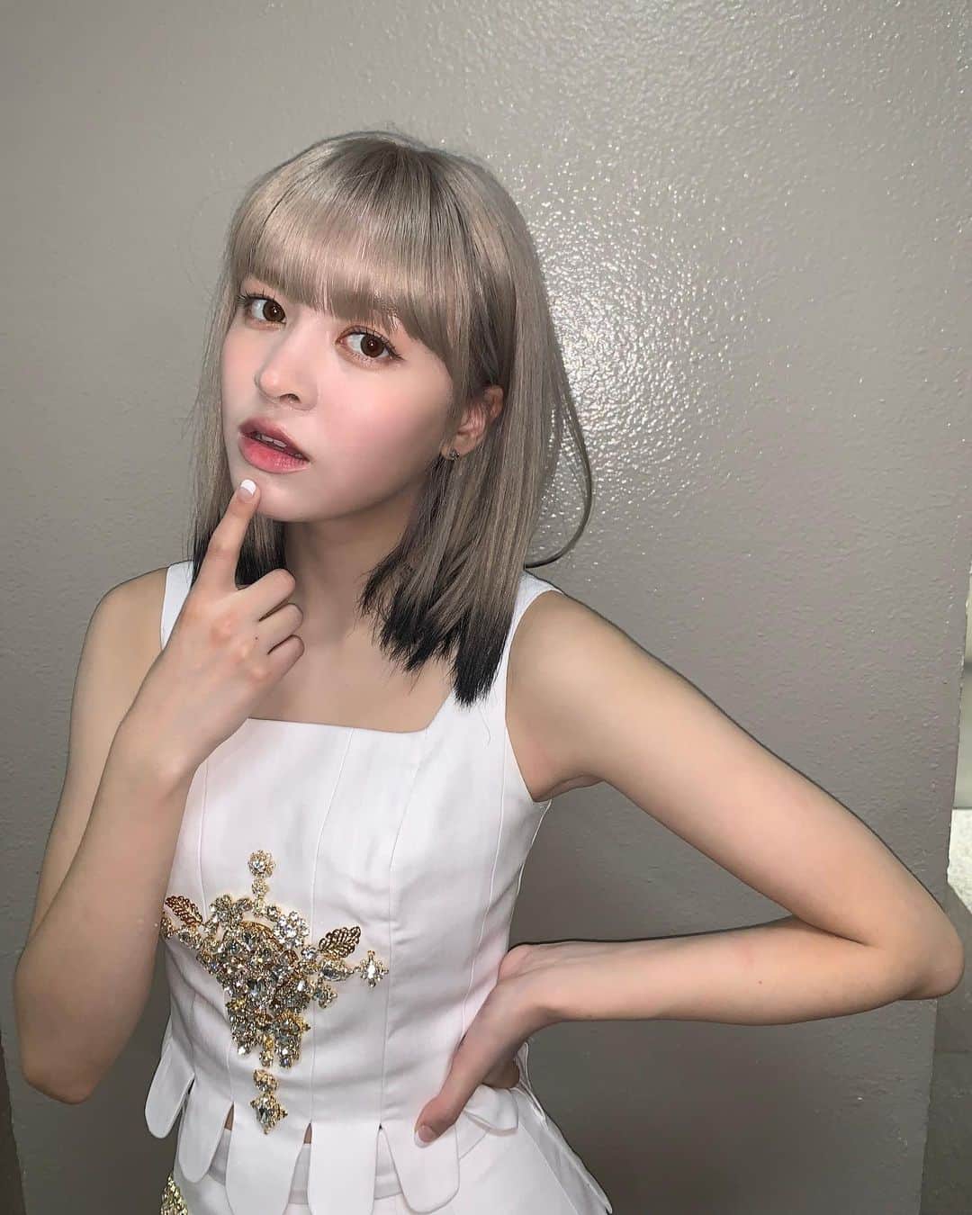 NMIXXのインスタグラム：「What's that on my head? #newhair #NMIXX #엔믹스 #릴리 #LILY」