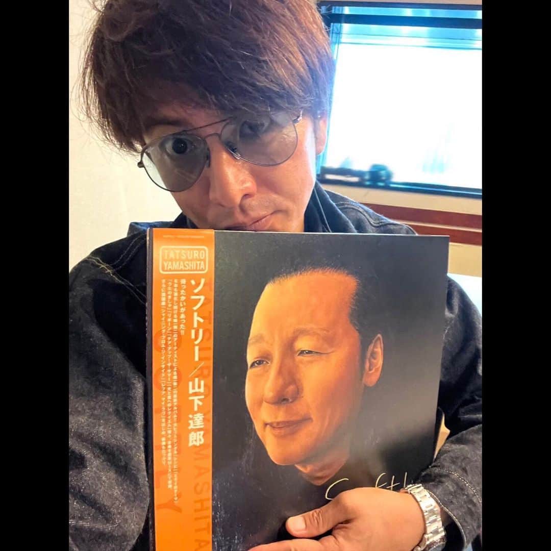 木村拓哉のインスタグラム：「⁡ ⁡ ⁡ 「今日もとんでもない暑さになってますね…。 昨日、現場で手元に届いた達郎さんのニューアルバムのアナログ版❕ 存在感がずしっときます。」 ⁡ PEACE‼︎ ⁡ STAYSAFE! ⁡ 拓哉 #木村拓哉#TakuyaKimura」