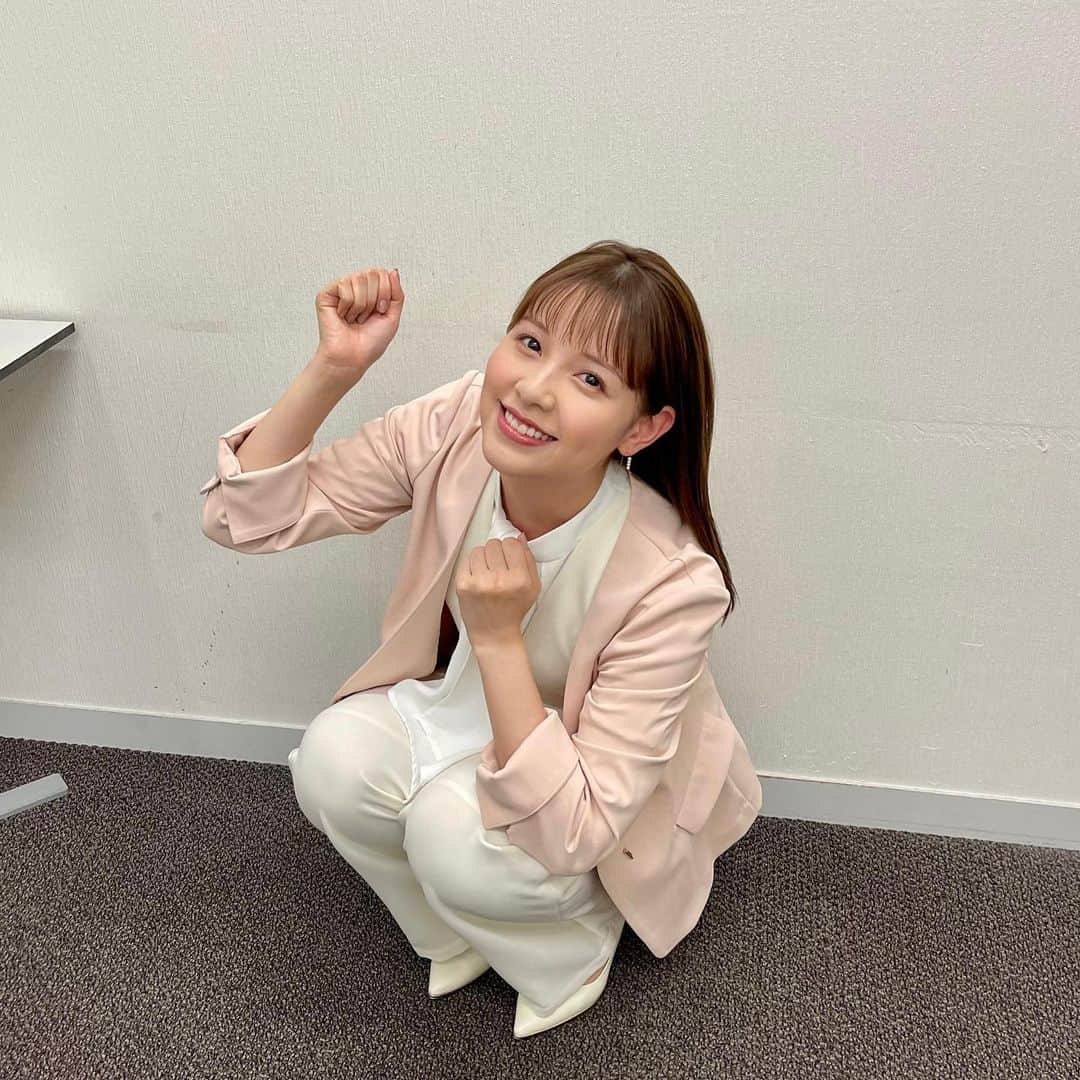 渡辺瑠海のインスタグラム：「. #選挙ステーション ロケとスタジオで着た衣装です☺︎ @tonal_official   どちらもジャケットスタイルですが まったく違う雰囲気💭💭」