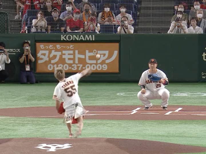 武尊のインスタグラム：「今日は東京ドームで 始球式をさせて頂きました⚾️ 子供の頃から見てた場所で投げれて嬉しかった！ 貴重な経験ありがとうございました🙏 @yomiuri.giants @tokyodome1988_  #鳥取和牛オレイン55」