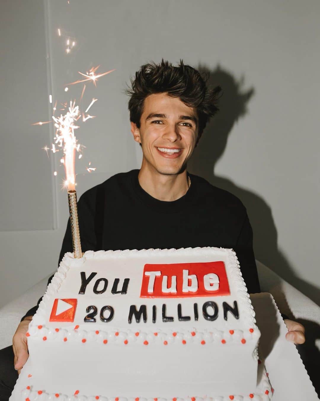 Brent Riveraのインスタグラム：「We hit 20 million subscribers on YouTube!!😍❤️ I literally am so thankful for your guys’ support :) love love love<3」