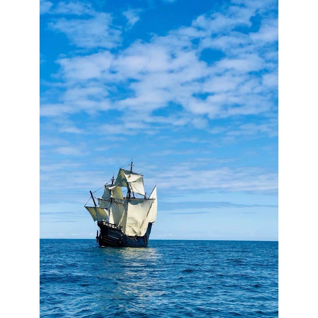 井之脇海のインスタグラム：「今日は海の日ですね。  写真は4年前に「MAGI」というドラマを撮っていた時の、スペインの海。🇪🇸  マゼランが世界一周に挑戦した船と同じ型の船を使っての撮影でした。(エンジンなどは最新のもの積んでました⚓️)  また行けたらいいなぁ。 Amazon Prime Videoで見れるので、夏休みのお供にぜひ見てください！  #magi #amazonprimevideo  #海の日」