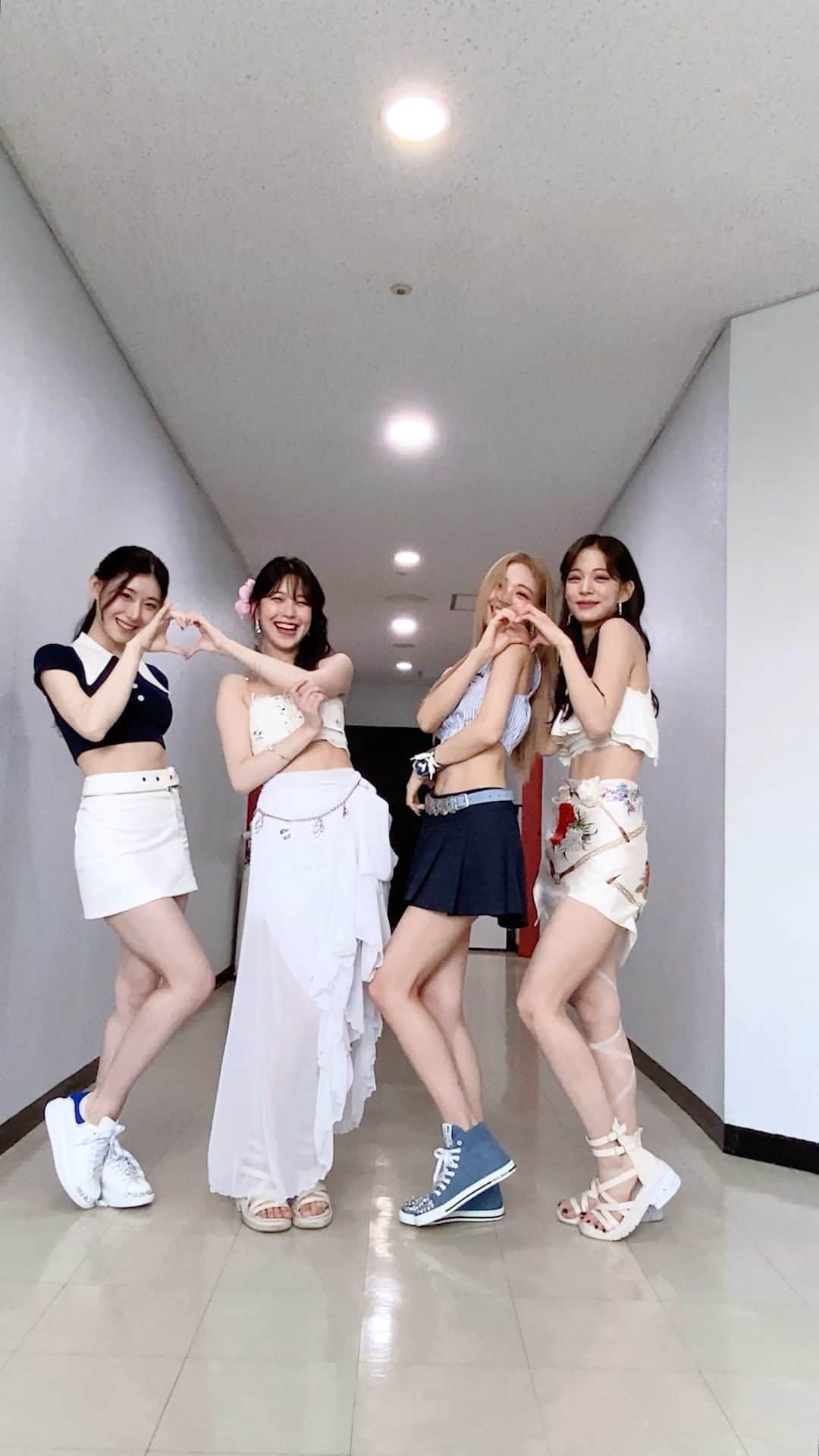 Mnetのインスタグラム：「#Stay_This_Way with #ITZY #CHAERYEONG #YUNA 👑🎆 #fromis_9 #프로미스나인 #CHAEYOUNG #JIHEON」