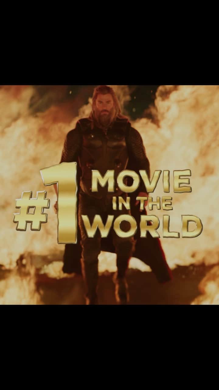 クリス・ヘムズワースのインスタグラム：「Thankful to all of you for making #ThorLoveAndThunder the #1 Movie in the world 2 weeks in a row!❤️⚡️」
