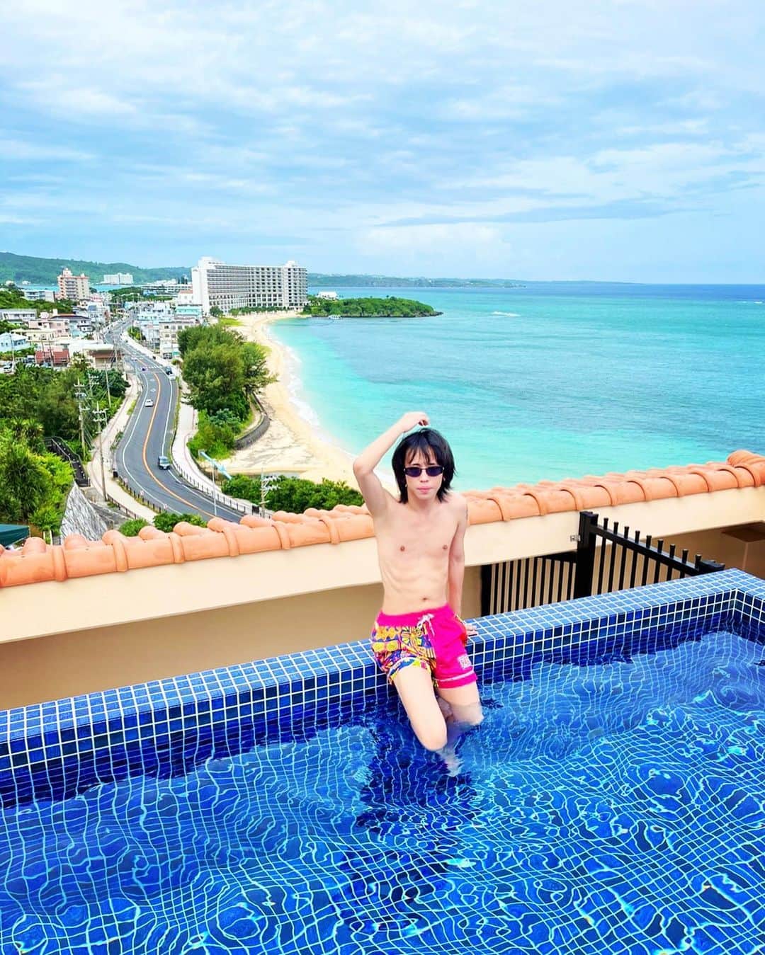 りゅうちぇるのインスタグラム：「I'm back in Okinawaaa ➰🌴✨  @aquasense_hotel_resort :)」