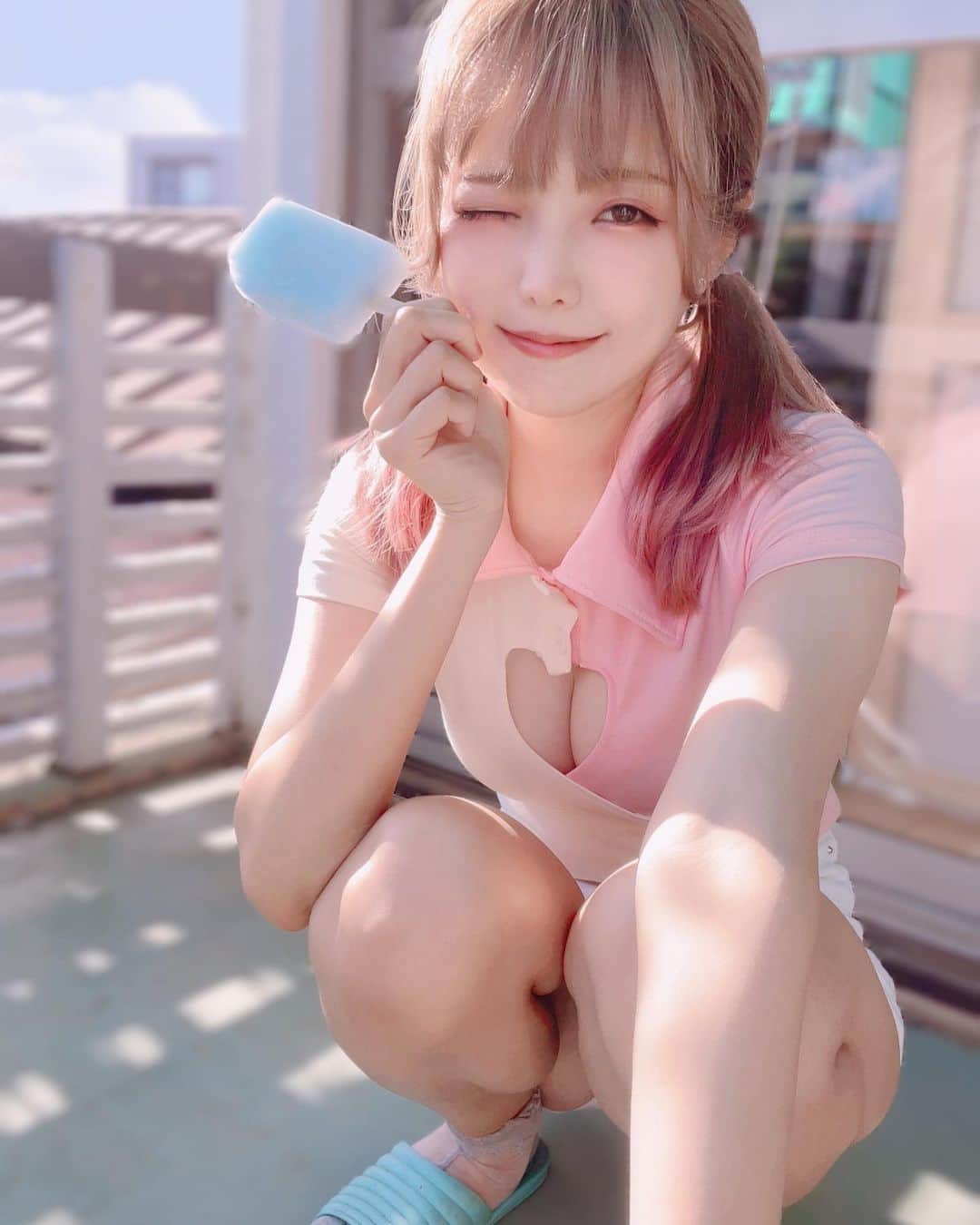 Elyのインスタグラム：「Soda ice…♡🧊  Which flavor of Ice do you like?  ソーダ（スティック）  夏日定番蘇打冰♡🧊  #summer #blessed #portrait #ely #elycosplay」