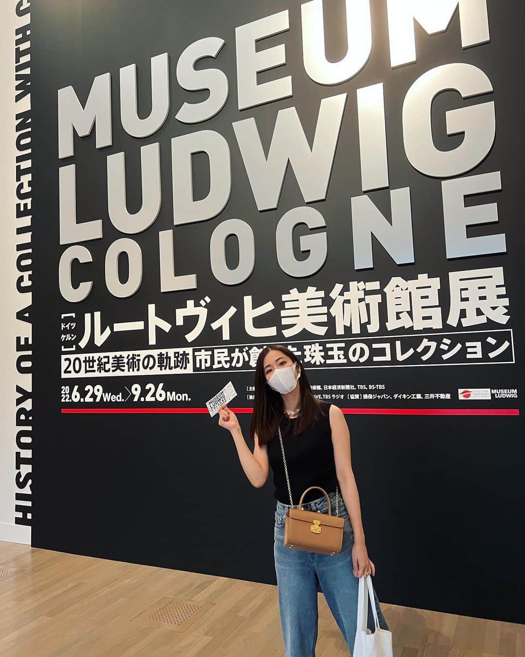 田村真子のインスタグラム：「昨日のラヴィット！で紹介したルートヴィヒ美術館展😁 20世紀初頭の作品から現代アートまでいろんな芸術を楽しめました！ ちゃんと中に入って見てきましたよ笑 9月26日まで国立新美術館で開催中です🍃」