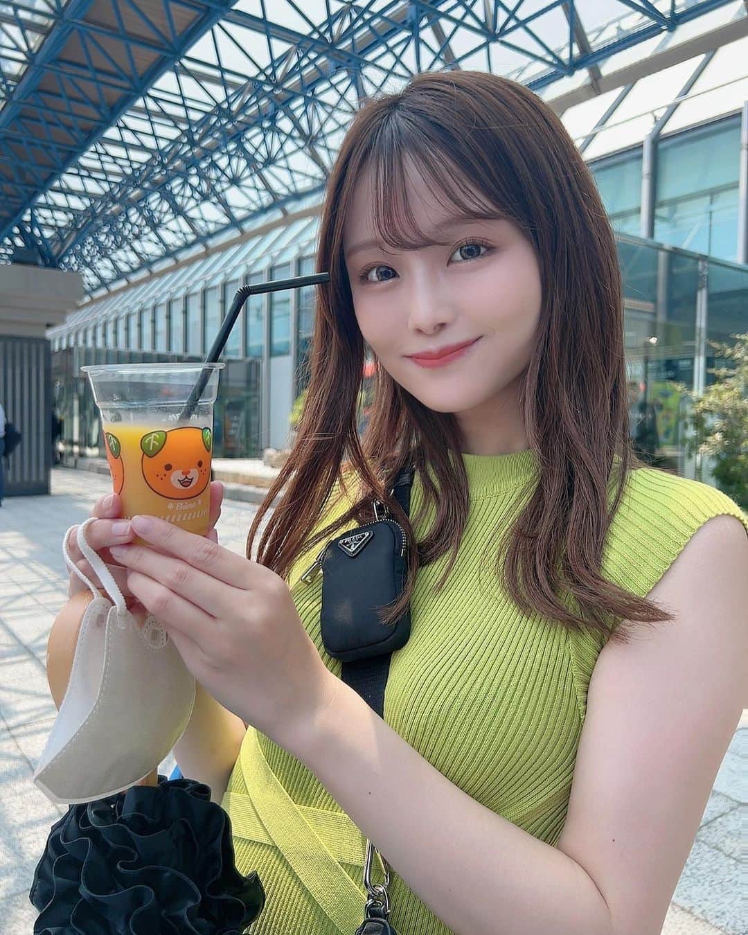 吉田恵美のインスタグラム：「初めての愛媛、念願の蛇口からみかんジュース🍊🚰 みきゃんかわいかった！  #松山空港 #愛媛」