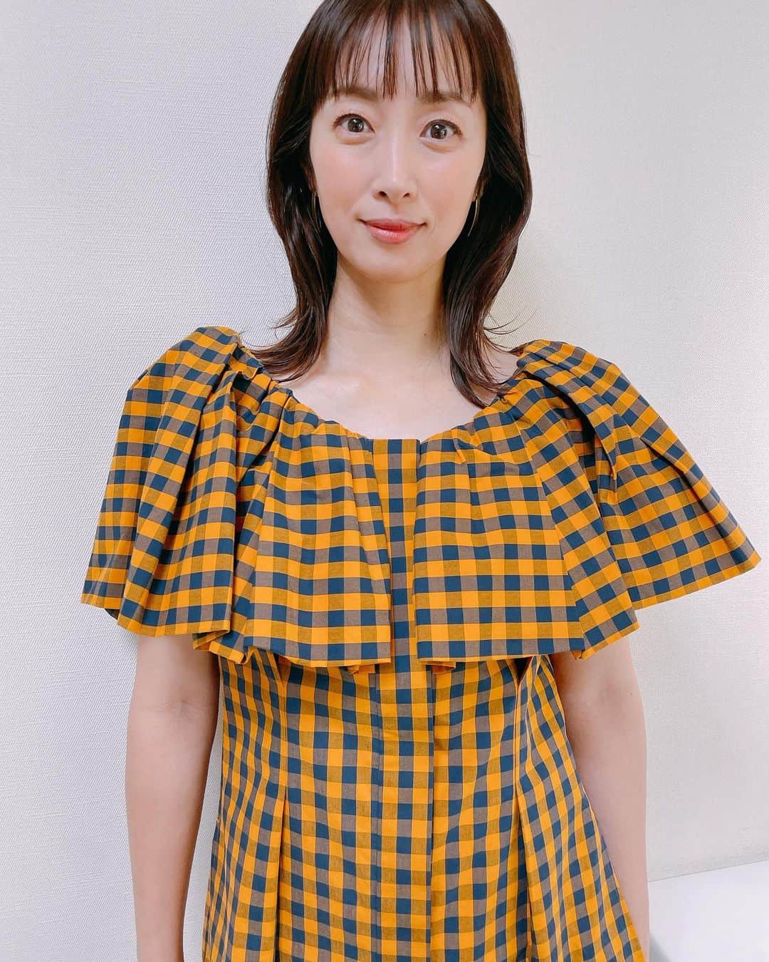 坂下千里子のインスタグラム：「. やっと涼しくなりましたー。今日も暑かった…  .  8/1 ノンストップです！  @stylings_official  . #衣装 #instagram」