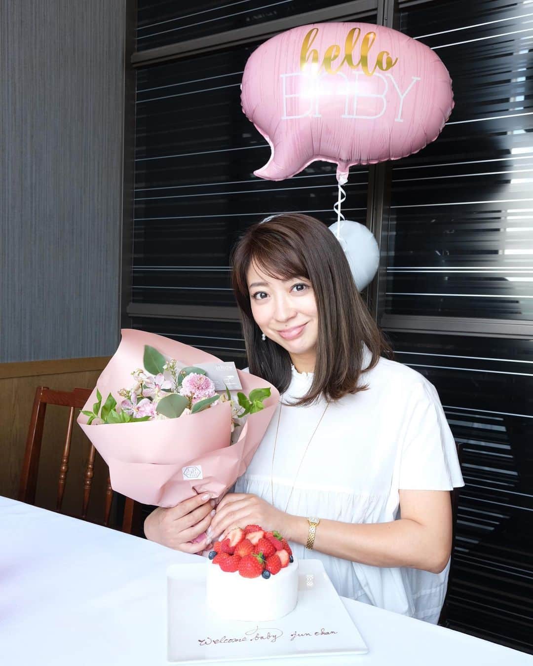 奥田順子のインスタグラム：「サプライズでお祝いしてもらって😭💕 #サプライズ#babyshower#女の子ママ」