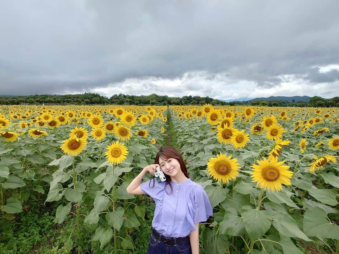 村上なつみさんのインスタグラム写真 - (村上なつみInstagram)「明日から季節は秋。 大学生最後の夏の思い出にひまわり畑に行きました🌻  #ひまわり畑 #ひまわり  #夏休み #夏の思い出  #夏コーデ #女子大生コーデ」8月31日 14時05分 - natsumi__murakami