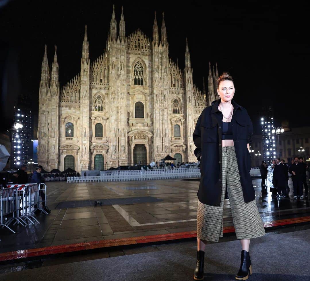 マリア・シャラポワのインスタグラム：「A very special evening at the Duomo. Happy 70th @moncler 🔗」
