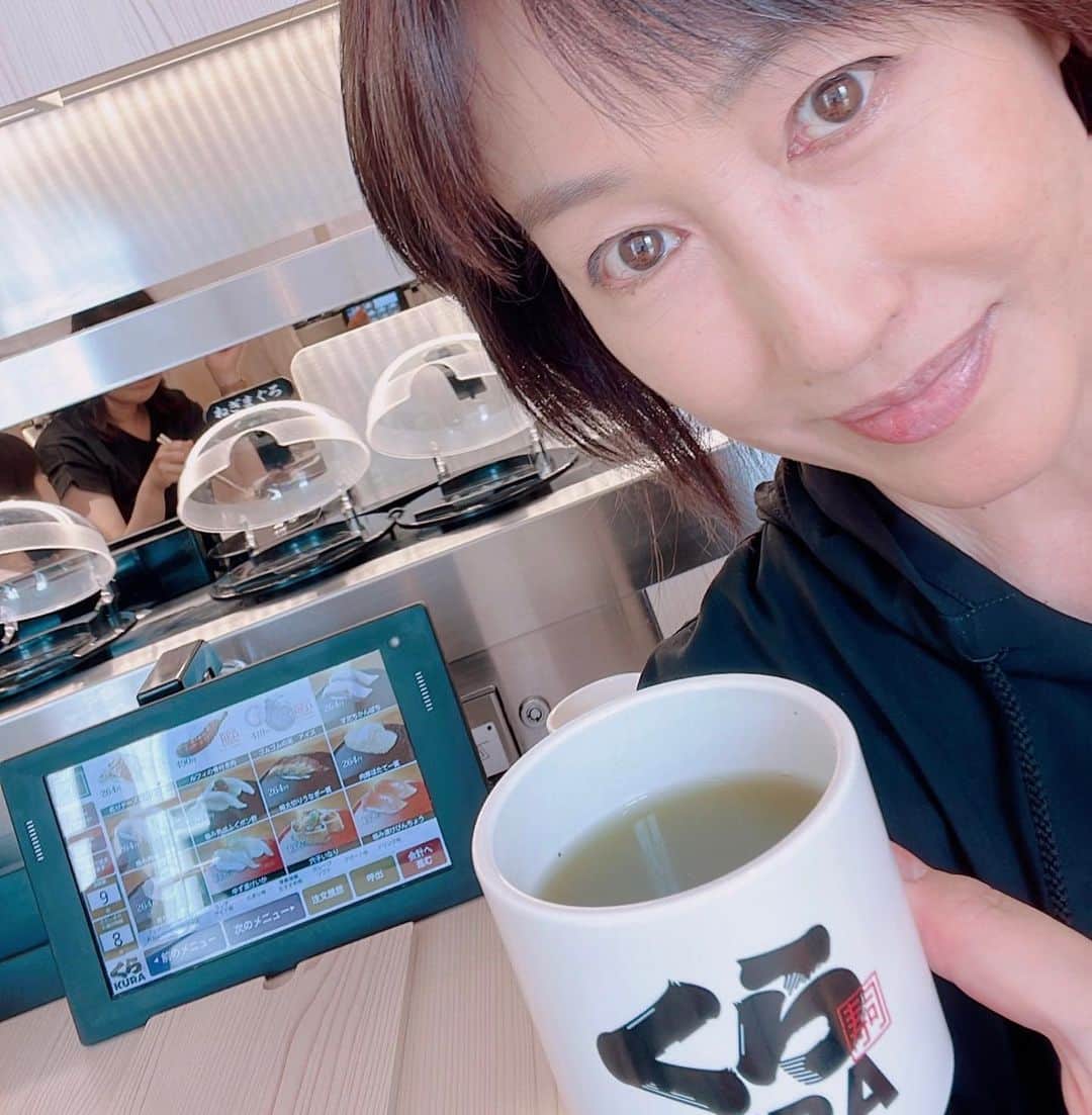 高島礼子のインスタグラム：「思いっきり 食べまくりました🍣  #くら寿司  #食い倒れ #楽しい」