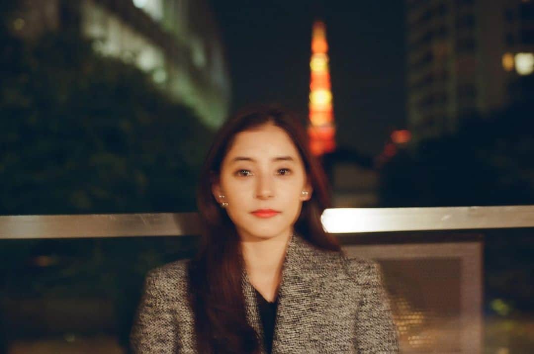 新木優子のインスタグラム：「新が撮ってくれた優香📷 私のカメラで撮ってくれたけどなかなかピントが合わず、、でもそれがなんか、、いい☺️👍🏻」