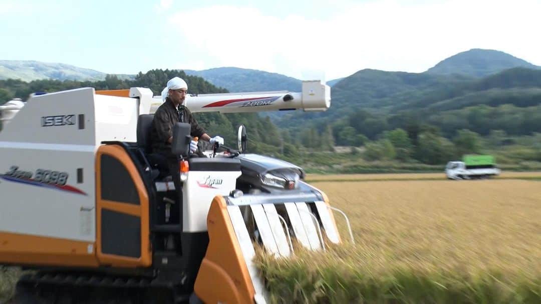 中田英寿さんのインスタグラム写真 - (中田英寿Instagram)「10月1日(土)放送の関西テレビ「土曜はナニする！？」にて、【にほんもの学校】の第4回目が放送されます。  今回は北海道のお米農家に訪問。中田自身がコンバインに乗りお米収穫を行いながらこだわりのお米作りの裏側に迫ります。  カンテレ・フジテレビ系 全国ネット 10月1日(土) 8:30〜9:55  #にほんもの #nihonmono #にほんもの学校 #土曜はナニする #hidetoshinakata #中田英寿 #北海道」9月30日 9時56分 - hidetoshi_nakata_