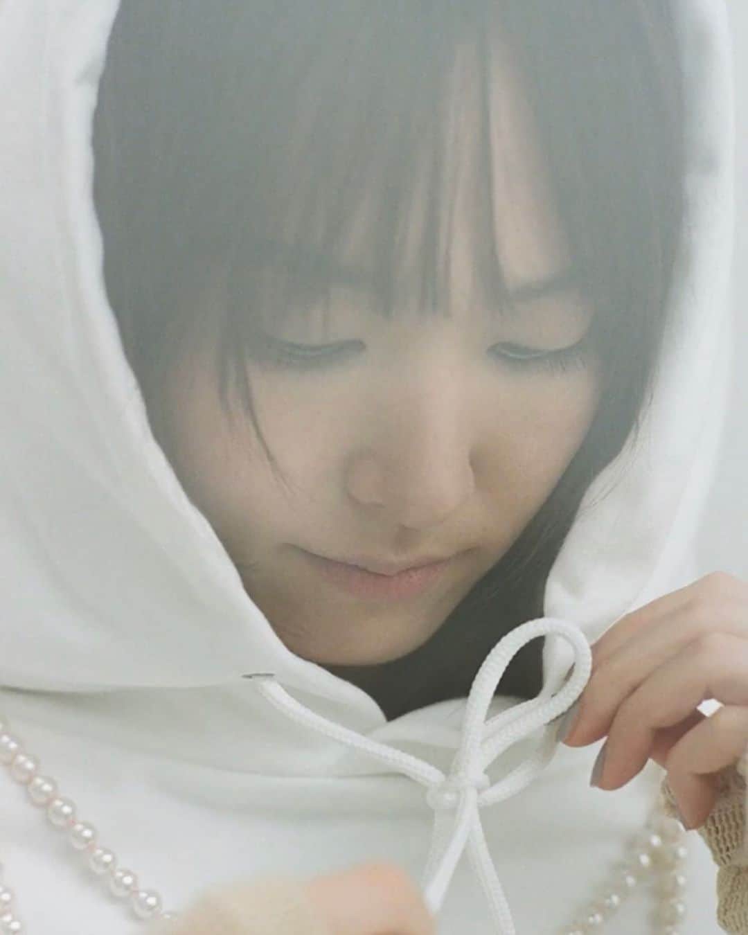 新垣結衣（ファンアカウント）のインスタグラム：「- 新垣結衣さんデザイン〈huhu フーディ〉 WHITE  #新垣結衣 #ガッキー #aragakiyui #yuiaragaki」