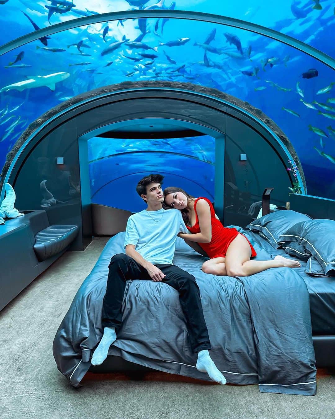 Brent Riveraのインスタグラム：「so we stayed at an underwater hotel, I highly recommend 😍😂」