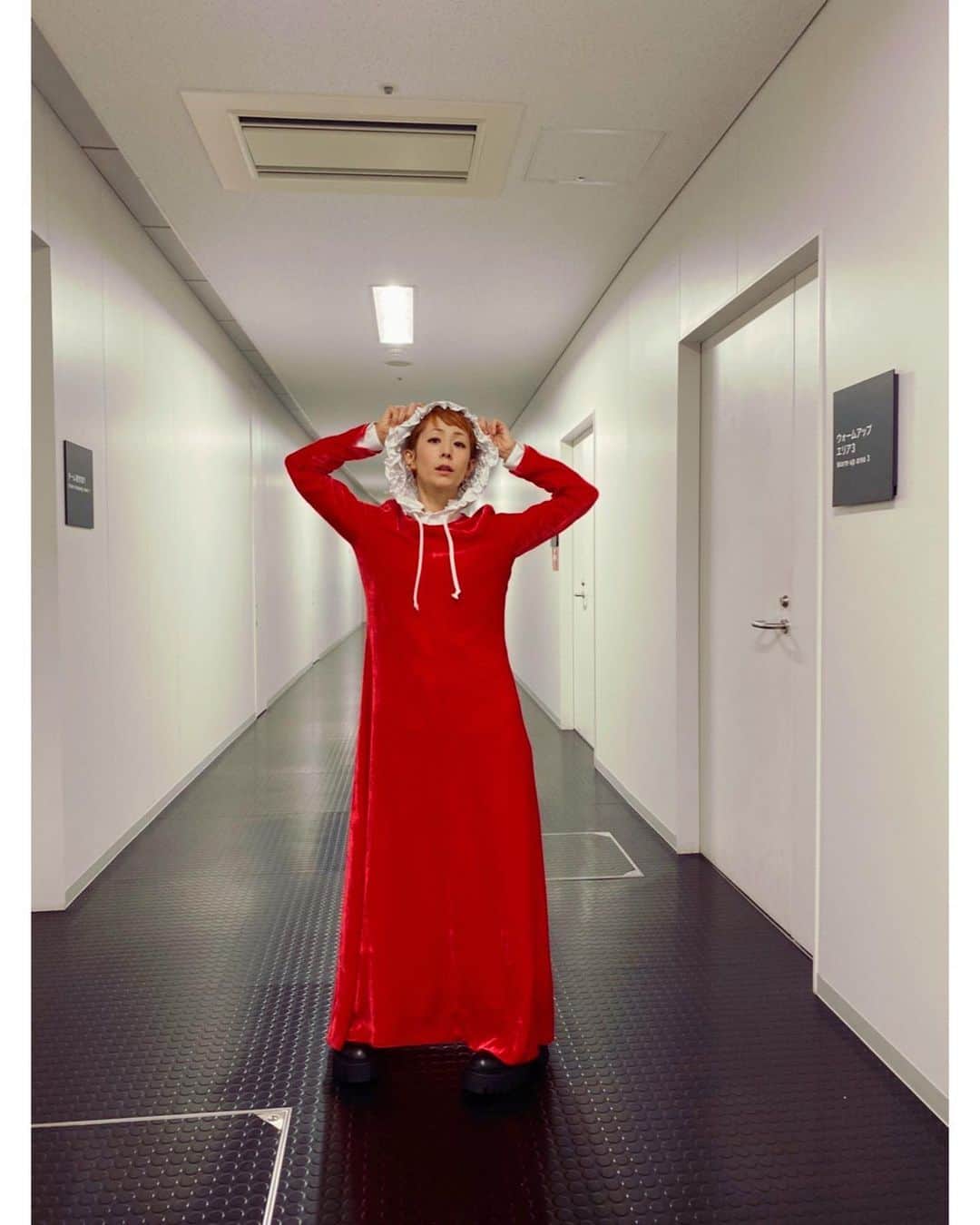 木村カエラのインスタグラム：「昨日着ていたお洋服です。 テーマカラーである赤を。 少し早いクリスマスみたいだね。  #ルヴァンカップ決勝 #国家独唱」