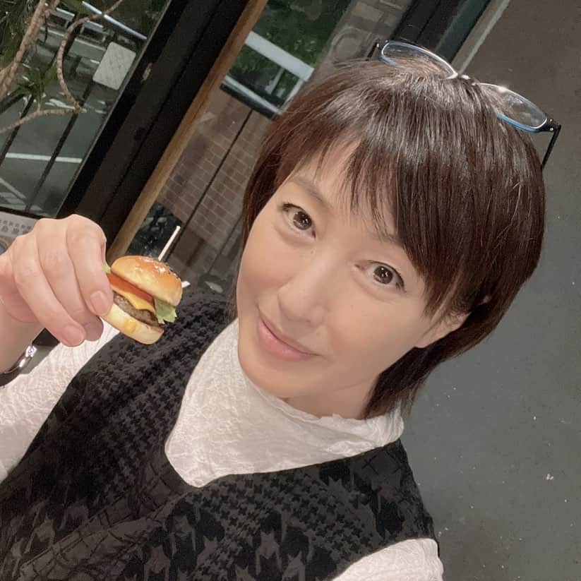 高島礼子のインスタグラム：「久々に、女子会 好きなラム肉屋さんに行きました🍔  #ラム肉 #女子会 #美味しい #楽しい」