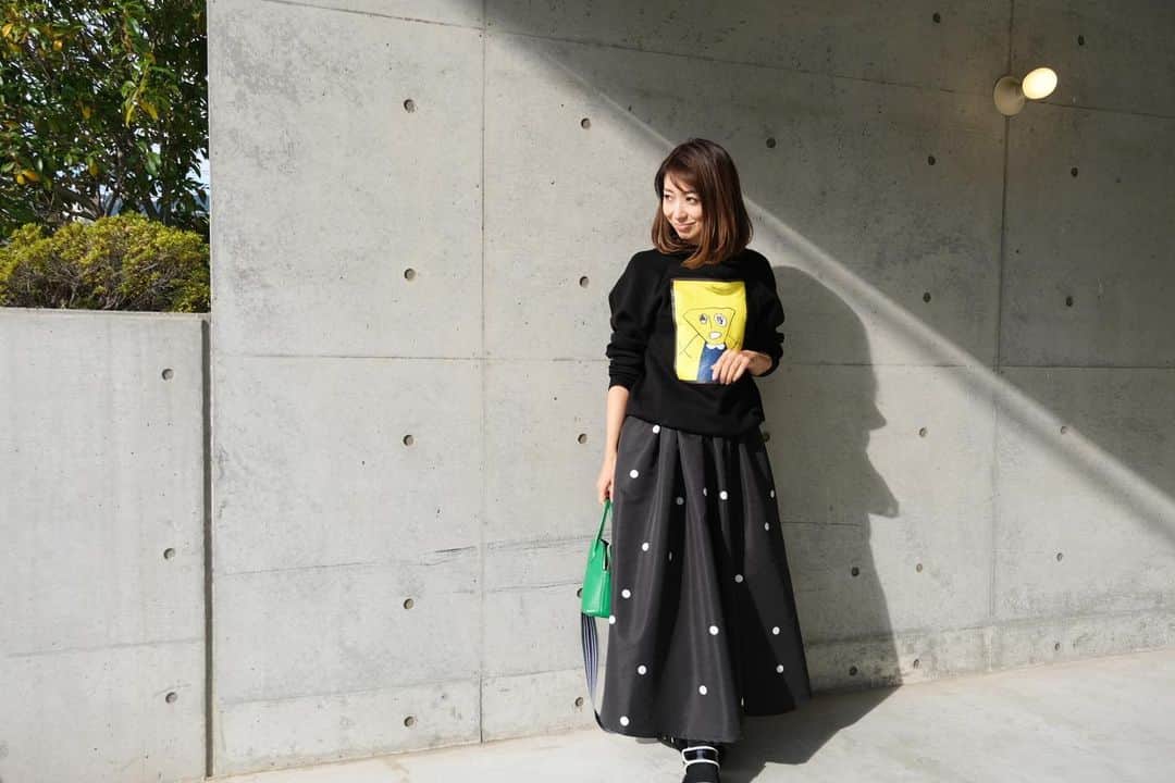 奥田順子のインスタグラム：「ドットスカート⚫️◯⚫️◯ @hiand_official で一目惚れ  #HIAND#ドットスカート#planc」