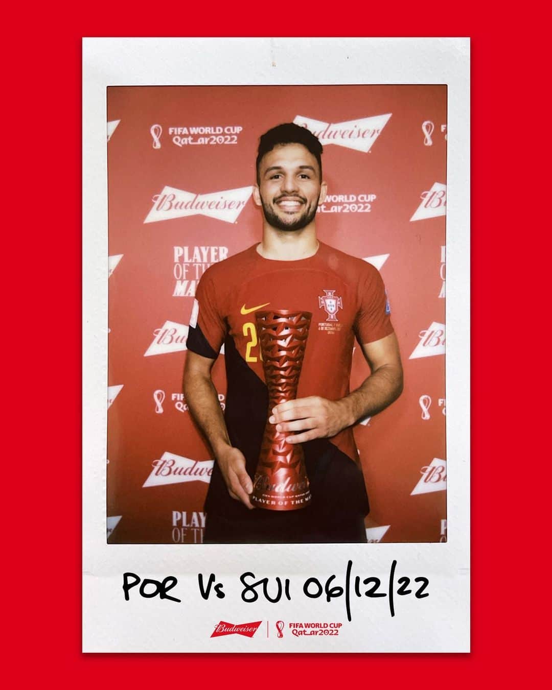 FIFAワールドカップのインスタグラム：「😎 The #FIFAWorldCup is where heroes are made - that’s exactly what Goncalo Ramos became tonight.  A hat-trick, an assist, and tonight’s @Budweiser Player of the Match award. Incredible! 👏  🇵🇹 #PORSUI🇨🇭 #POTM #YoursToTake #BringHomeTheBud」