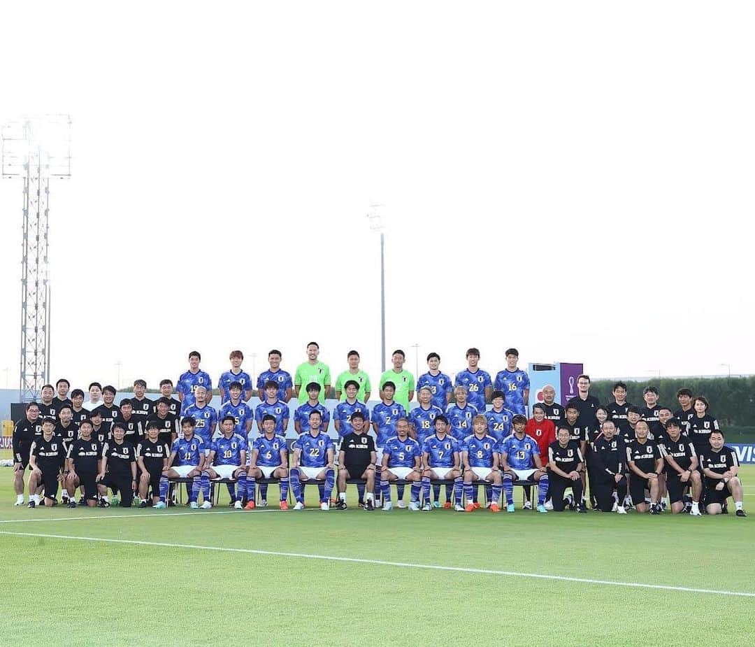 吉田麻也のインスタグラム：「いよいよワールドカップ。日本一丸となって戦いましょう！よろしくお願いします！🇯🇵」