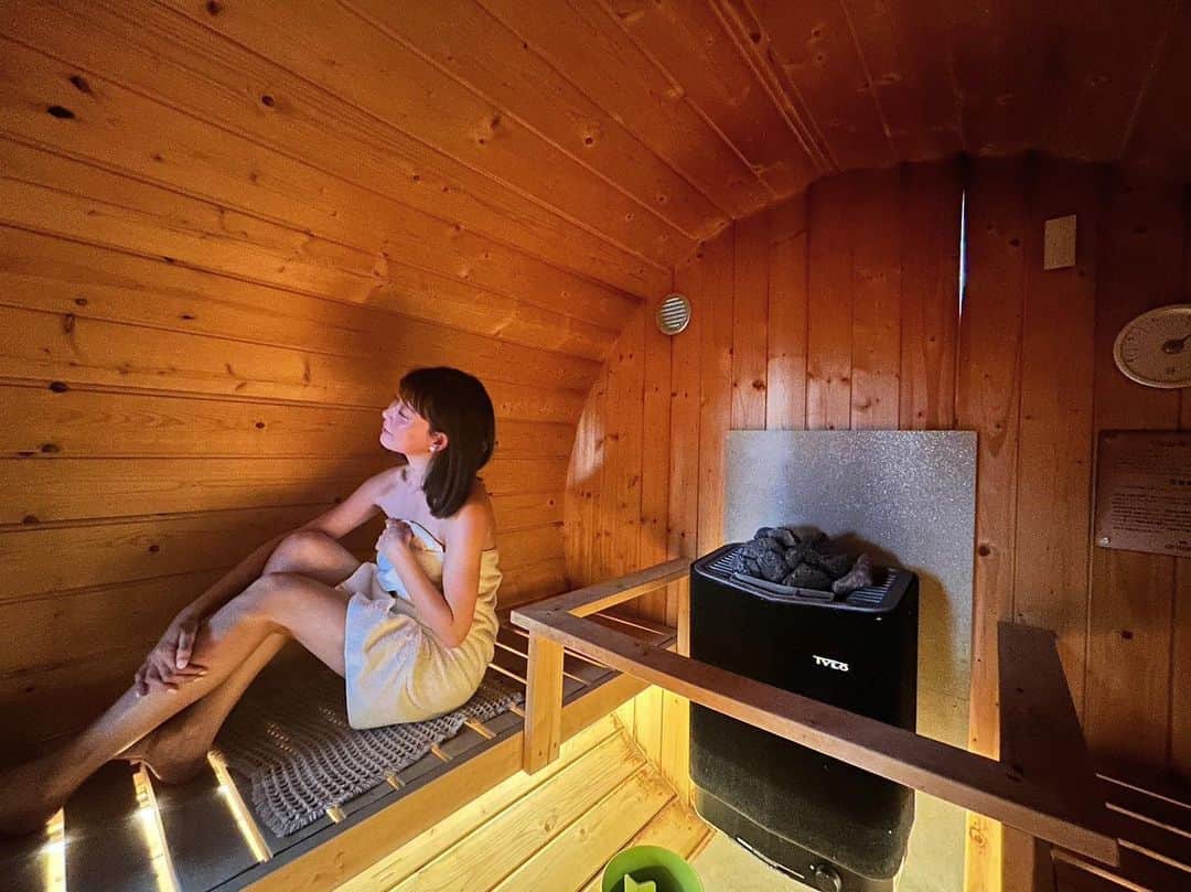渡辺美優紀のインスタグラム：「. サウナショットってちょっとだけセクシーショットぽいですね☺️笑 . #sauna #サウナ」