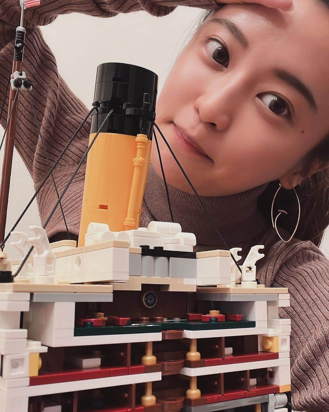 小島瑠璃子のインスタグラム：「🚢 大人の夢叶えちゃったひと。 あほげ凄いひと。 #LEGO #永遠かと思うピース数」