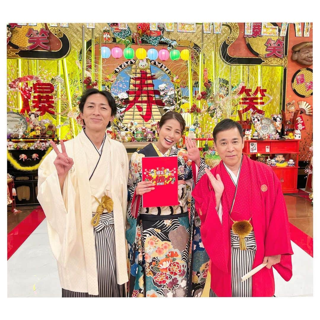 永島優美のインスタグラム：「* 明けましておめでとうございます🎍✨ 今年も“爆笑”な元日でした😝  みなさまにとっても幸せな一年になりますように🐰 今年もよろしくお願いします✨  #happynewyear #kimono #黒 #爆笑ヒットパレード」