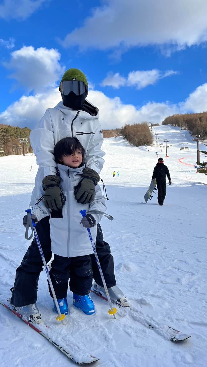 林みなほのインスタグラム：「#5歳男の子 #はじめてのスキー #よくがんばりました #BURTON #スキーウェア#キッズウェア @burton」