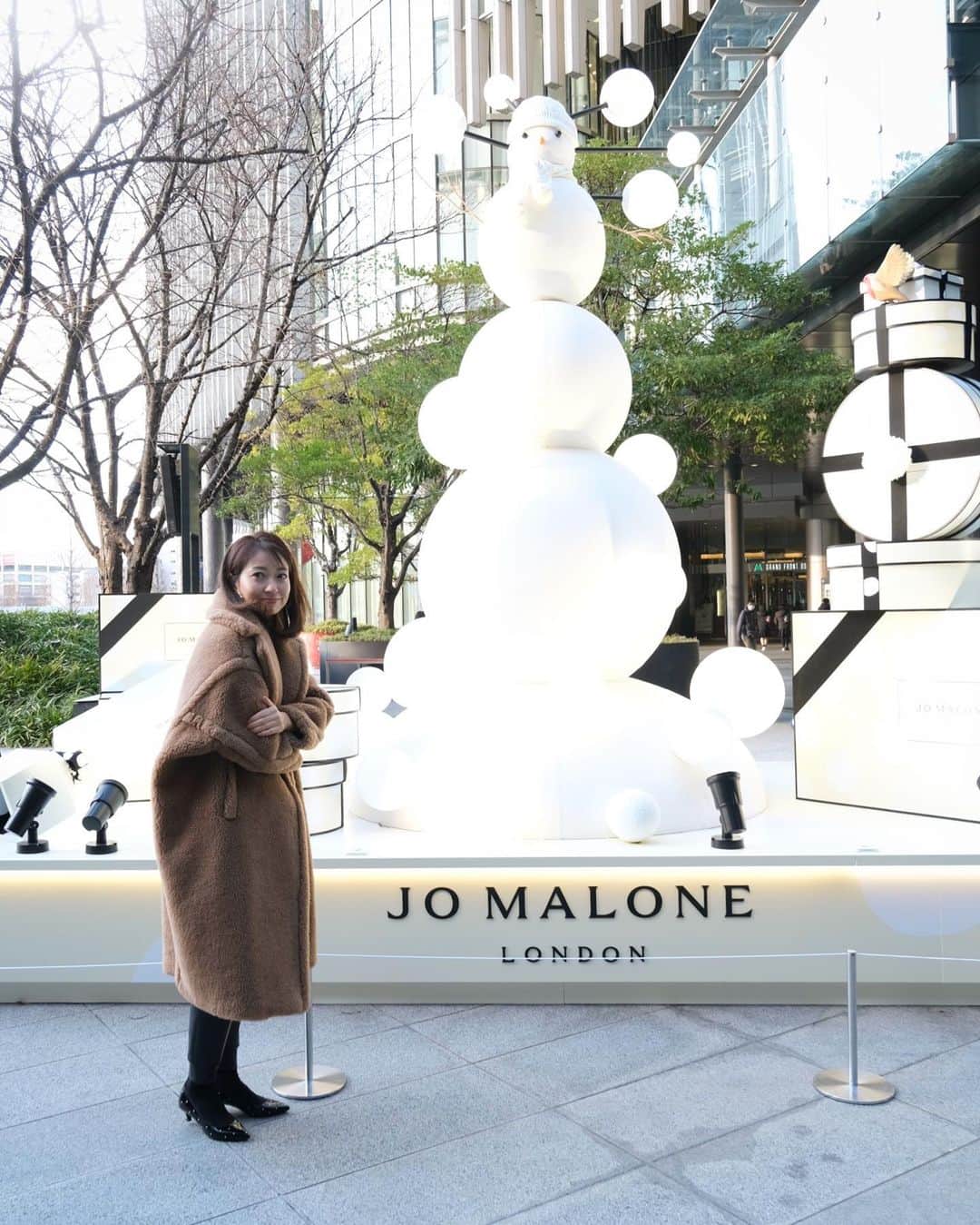 奥田順子のインスタグラム：「いよいよXmas🎅 グランフロントうめきた広場に　#ジョーマローンロンドン　のツリーが🎄🎄🎄  ジョーマローンロンドンのヘアミストは、何本もリピート中。ギフトにもおすすめ！いつもお友達に喜ばれます♡  @jomalonelondon でフォトコンテスト開催中！ジョーマローンロンドンの製品がもらえるみたい‼︎  #ジョーマローンロンドン#JoMaloneLondon #スノーデーパーティ #ギフト」