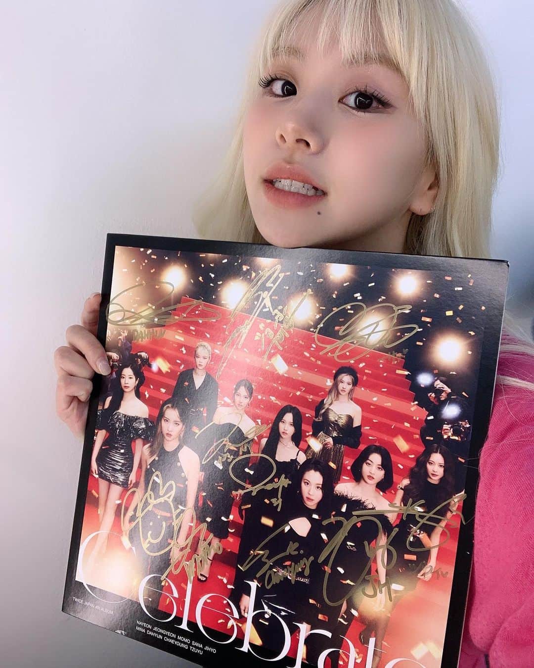 TWICE JAPANのインスタグラム：「2022.12.28 TWICE JAPAN 4th ALBUM『Celebrate』数量限定生産アナログ盤　発売記念   CHAEYOUNG   https://twicejapan.com/news/detail/1110   #TWICE #Celebrate #VINYL #CHAEYOUNG #TWICE_JAPANDEBUT5thAnniversary」