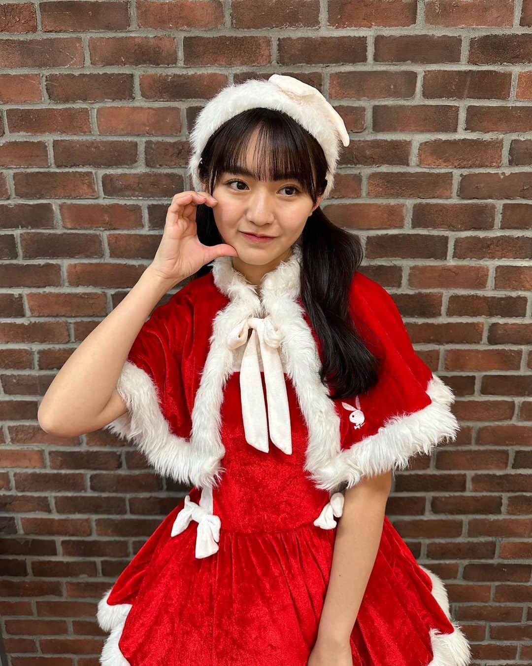 豊田留妃のインスタグラム：「一番可愛いサンタ(一番お気に入り)🫶🏽🎈コス🤭 最後のはおまけ🫣 #メリークリスマス #christmas #サンタ #連投おわり #どれがすき ？」