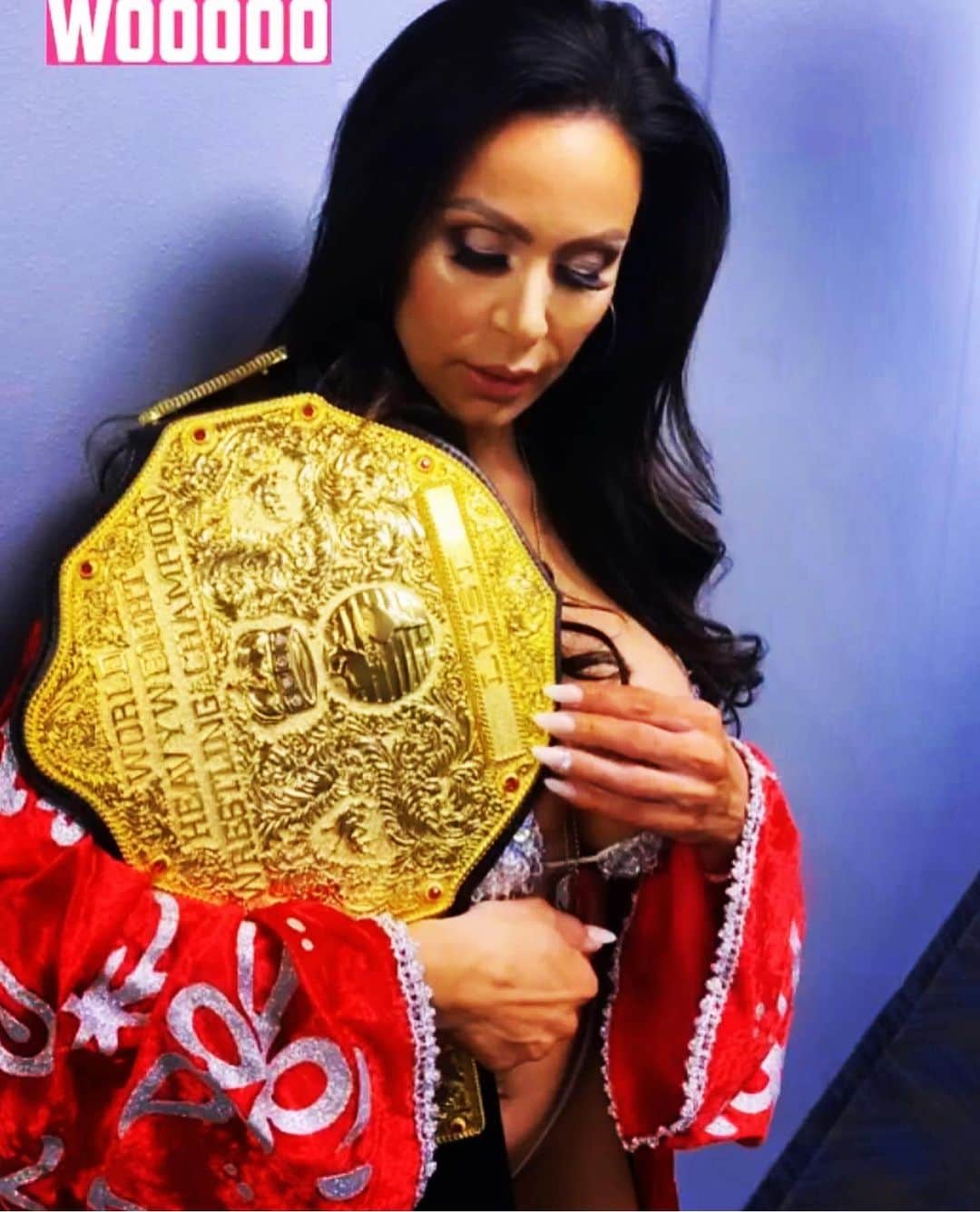Kendra Lustのインスタグラム：「#BecomingRicFlair #Woooo #tbt #ricflairdrip When last year I spent more money, on spilled liquor, in bars from one side of this world to the other, than you made! You're talking to the Rolex wearing, diamond ring wearing, kiss stealing, whoa! wheelin dealin', limosuine riding, jet flying son of a gun and I'm having a hard time holding these alligators down!」