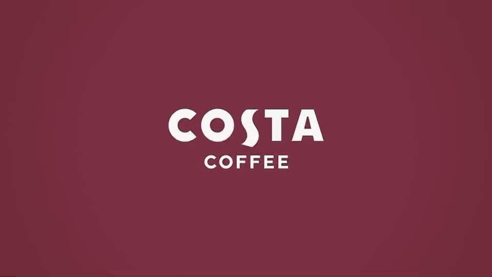 米倉涼子のインスタグラム：「「COSTA COFFEE」のCMが新しくなりました！ 私の小指に注目して見てみてください🤣 美味しくなったフラットホワイトも 飲んでみてくださいね！ ⁡ ⁡ Here’s our new COSTA COFFEE commercial! Don’t miss my pinky 🤣 And do try the now tastier Flat White!  @costacoffeejp　#フラットホワイト　#コスタコーヒー　#リニューアル　#カフェ　#コスタのある生活　#costacoffee」