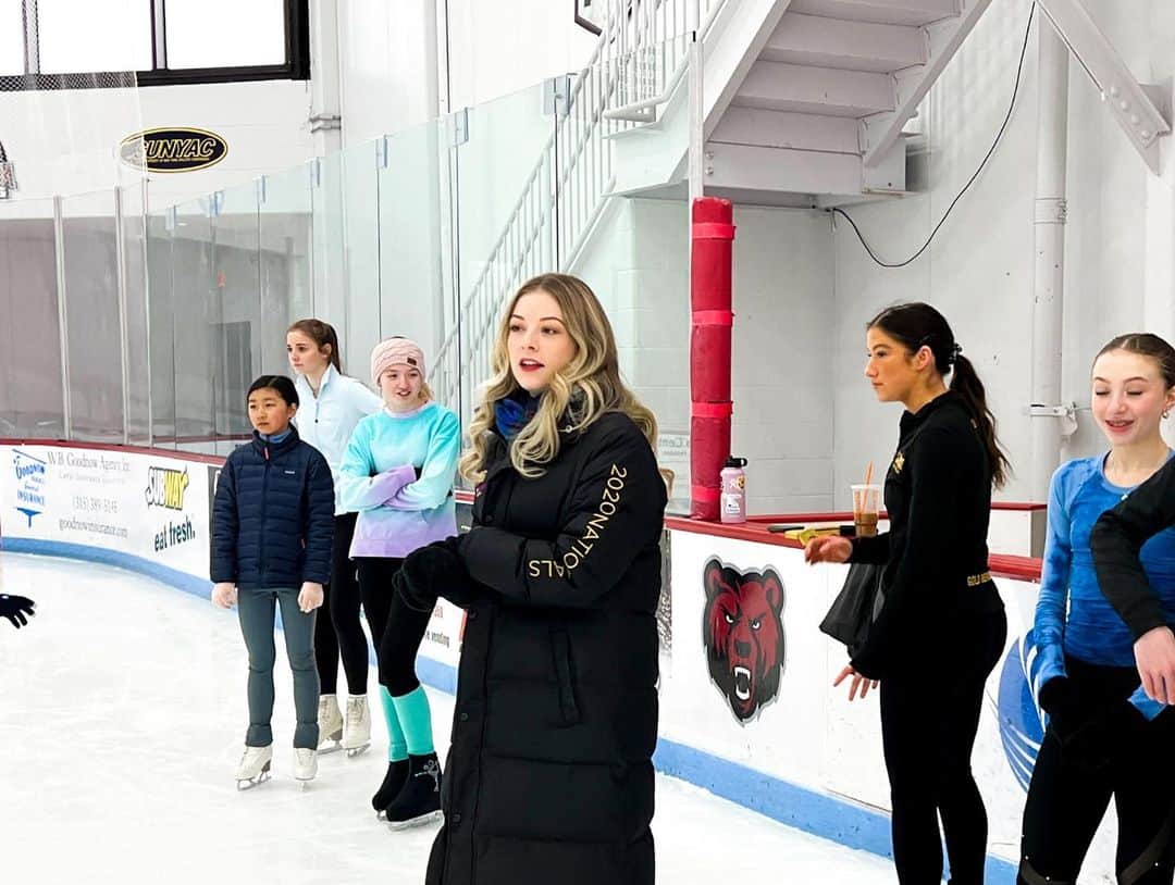 グレイシー・ゴールドのインスタグラム：「Had such an amazing time coaching with @craigmaurizi at the @icedreams_tour Workshop with the Potsdam Figure Skating Club  • • • • • • • • #figureskating #figureskater #iceskating #icedreams #icedreamstour #workshop」