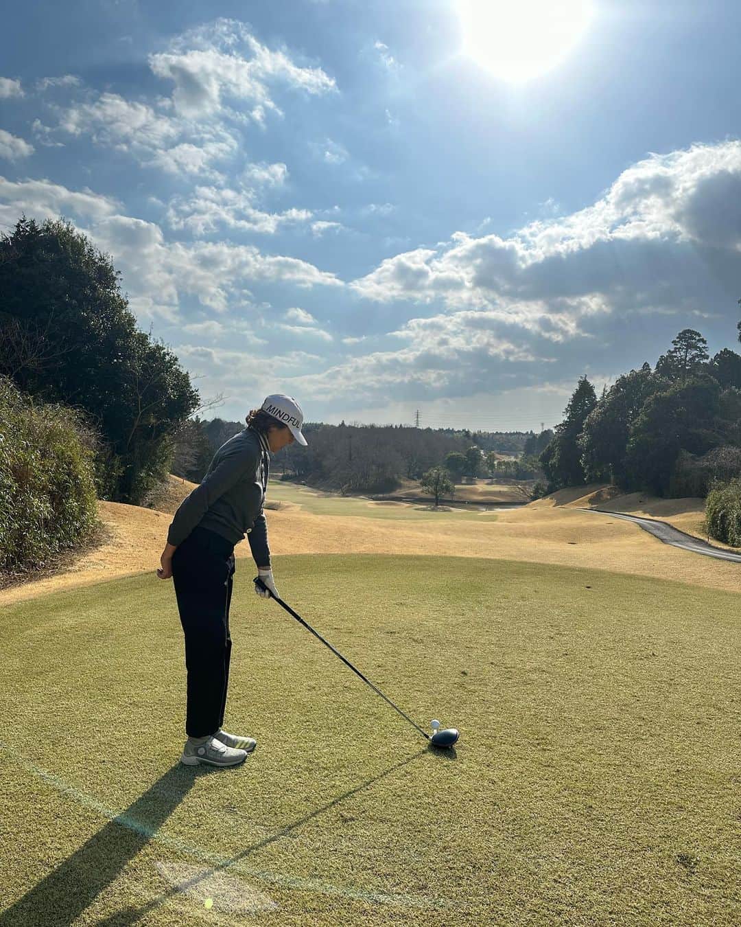RIKACOのインスタグラム：「#golfday  #太陽が好き しかしいつになったら100切れるんだろう　😂 成長しない私🤣 帰りは親戚と美味しい🇻🇳料理 やはり身内は落ち着くな☺️ #今日もありがとう　#❤️」