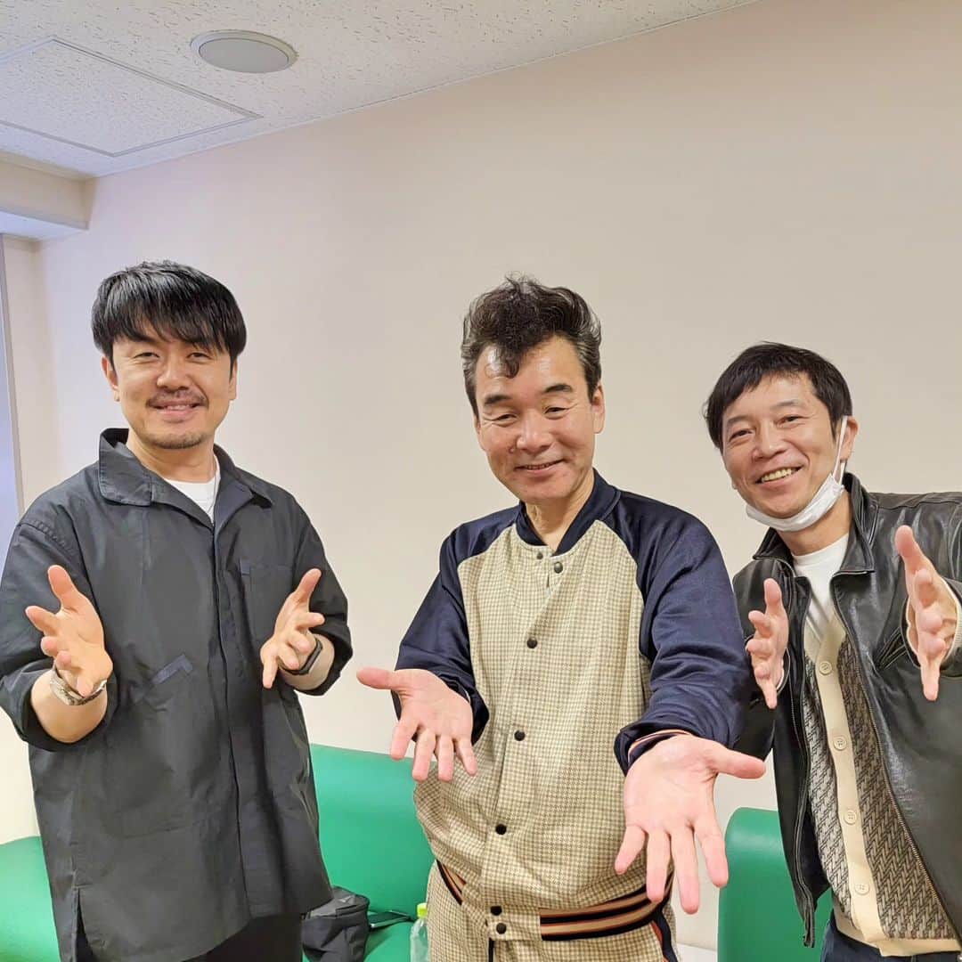 ダチョウ倶楽部さんのインスタグラム写真 - (ダチョウ倶楽部Instagram)「今日の昼公演に土田晃之さんとヤマザキモータースさんが観に来てくれました。⁡ ⁡⁡ 久しぶりに会えて楽しかった様