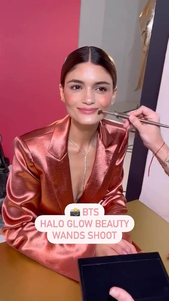 Elfさんのインスタグラム動画 Elfinstagram「were Glow Sessed 🤩 With New Halo Glow Beauty Wands Get