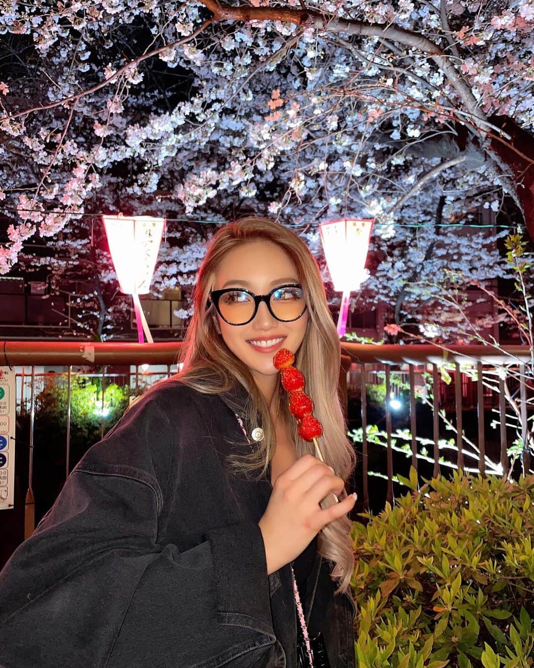 鈴木愛美のインスタグラム：「: 🍓🌸  今年もしっかり桜見に行けた🌸✴︎゜  #♡」